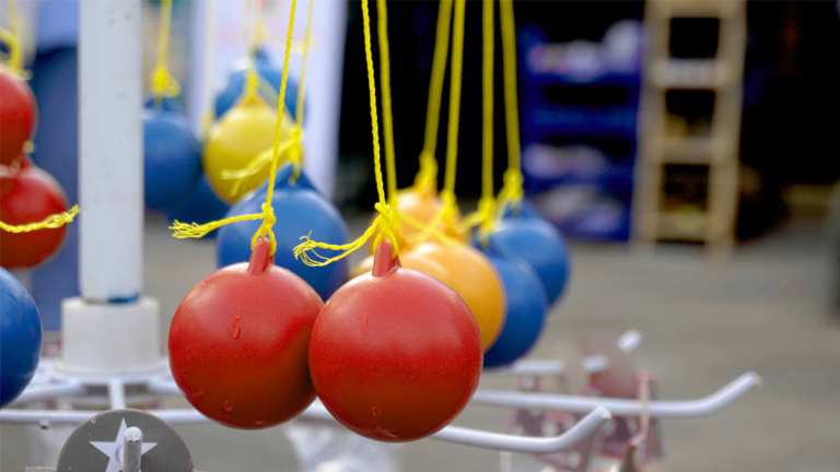 CLACKERS/Lato-Lato Prices Soar Due to High Demand, Sparking Trend Among Children